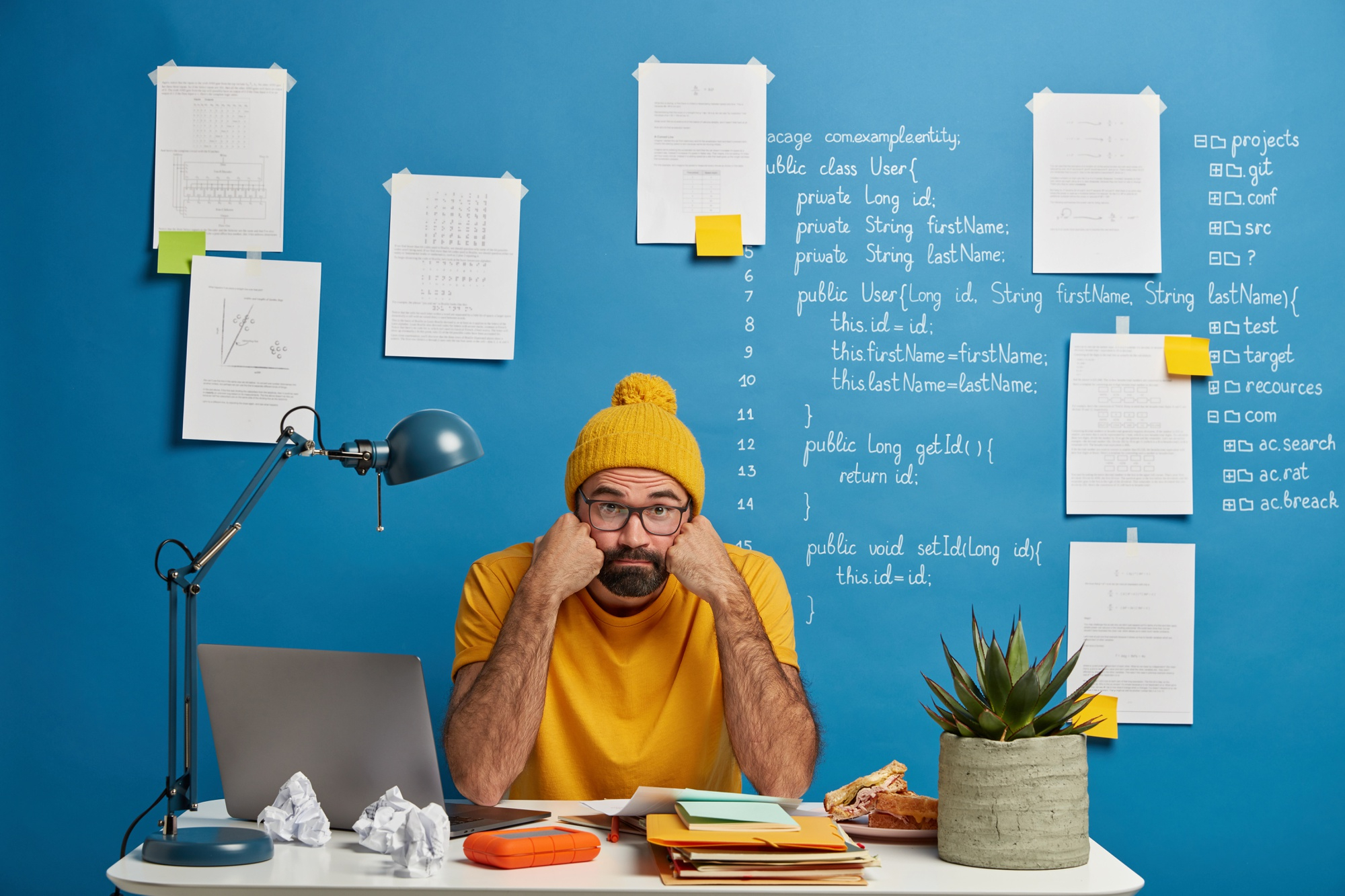 La procrastinación es uno de los mayores obstáculos que enfrentan los estudiantes universitarios durante el proceso de redacción de la tesis