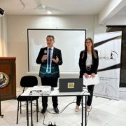 Conocé el rol del tutor de tesis y cómo aprovecharlo al máximo. Consejos prácticos para avanzar, evitar errores y lograr una tesis exitosa en Paraguay.