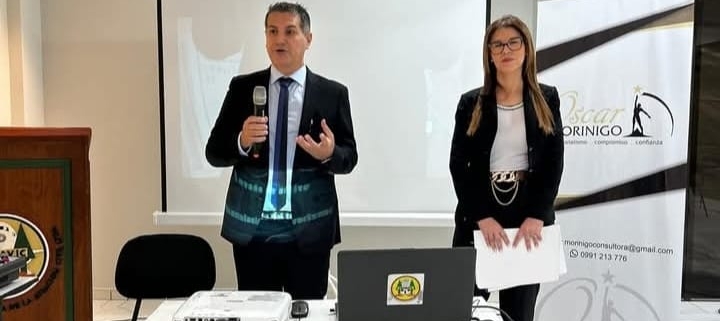 Conocé el rol del tutor de tesis y cómo aprovecharlo al máximo. Consejos prácticos para avanzar, evitar errores y lograr una tesis exitosa en Paraguay.