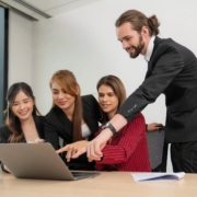 formacion-continua-desarrollo-academico-empresarial.webp Formación continua para el desarrollo académico y empresarial.